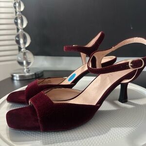 🆕Chinese Laundry Velvet Heels